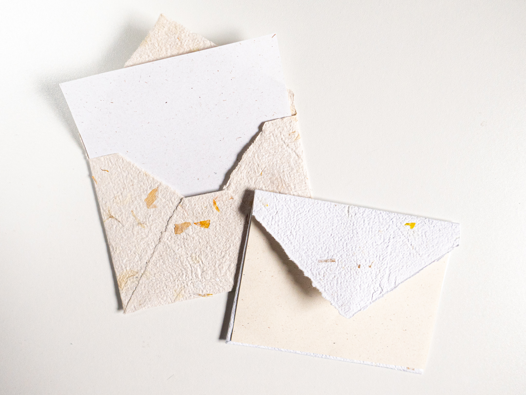 handgeschöpfte Blütenpapiere_Briefumschläge mit Karten_1